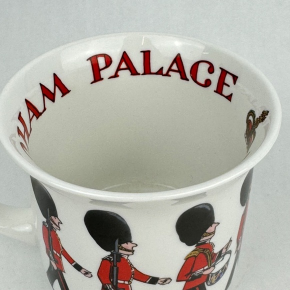 The Royal Collection Buckingham Palace Royal Guards Earthenware Coffee Mug UK - Picture 6 of 11